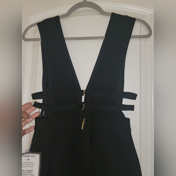 11. NWT BEBE PLUNGE NECK BANDAGE DRESS SIZE XS - Picture 8 of 9